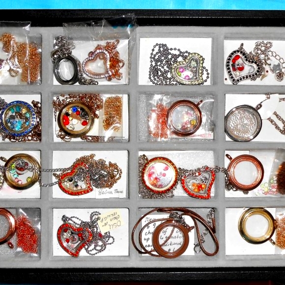 Floating Charms in Story Locket Memory Pendant Choice - Picture 16 of 16